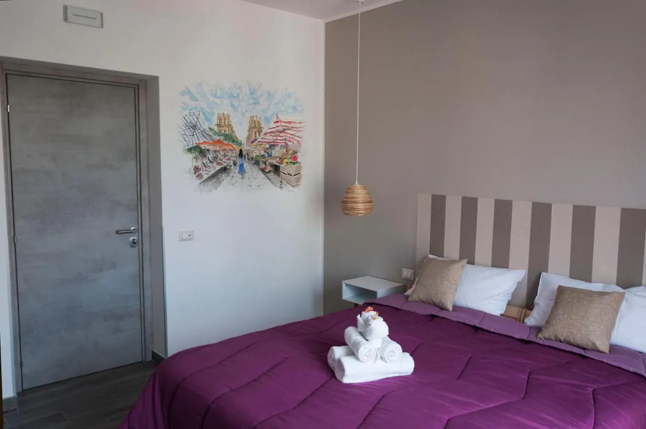 La Piccola Formica Charme Rooms Palermo 0*,  Italia